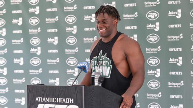 Jets DL Carl Lawson at press conference